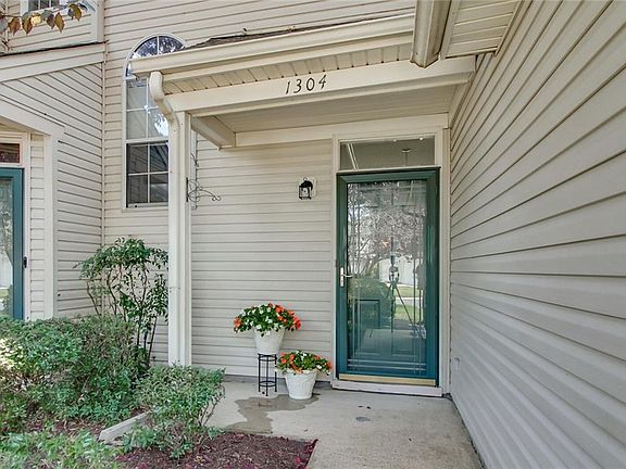 2nd image of 1304 Lake Dr