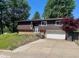 156 Crestview Dr, Burlington, IA 52601
