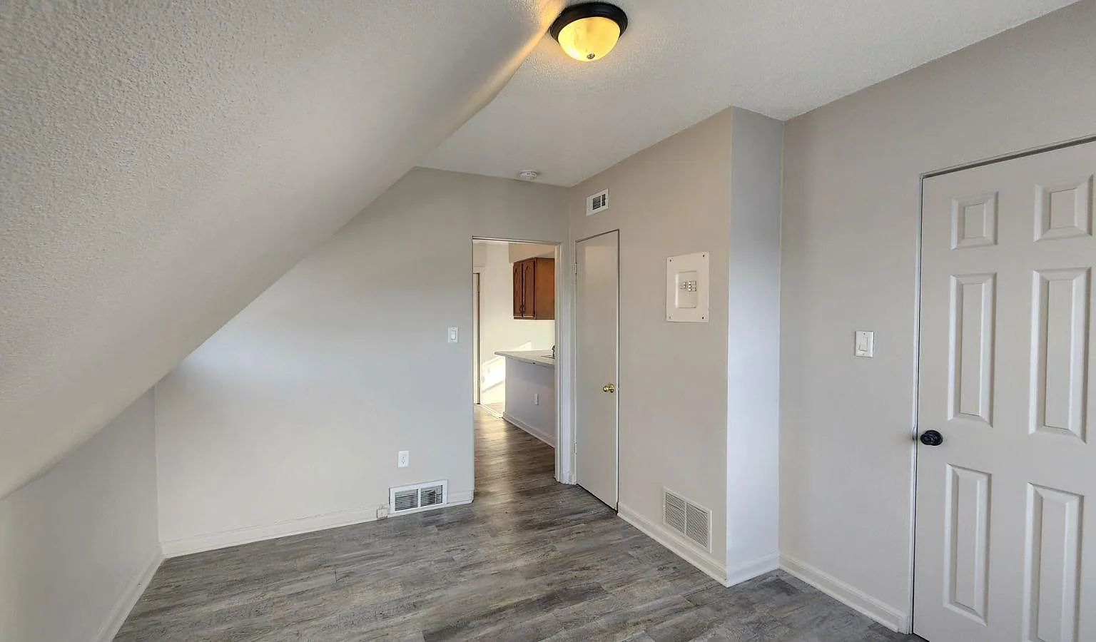 808 Bancroft St — Photo 2