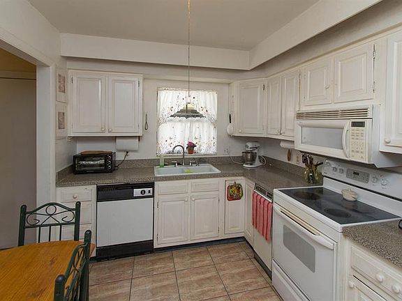 4th image of 5133 Cypress Creek Dr #103
