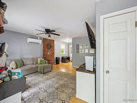 5th image of 2936 Lake Louise Dr