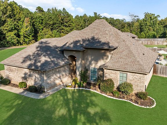 2nd image of 626 Karabeth Ln