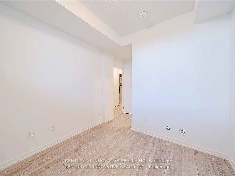 16 Lytham Green Cir #10 — Photo 33