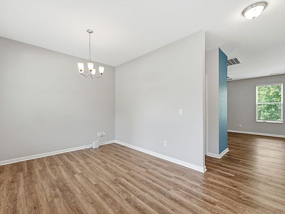 5th image of 236 Colonnade Dr