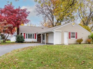 417 Meadowbriar Rd, Rochester, NY 14616
