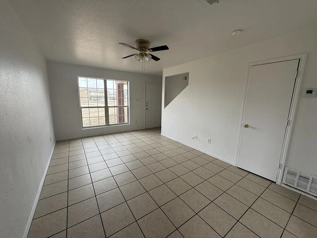 1210 Industrial Apt D — Photo 4