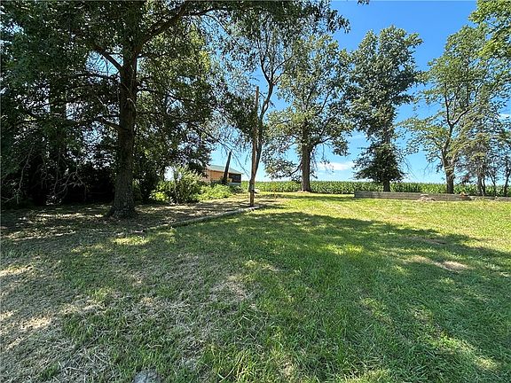 4th image of 22189 N 2550th St