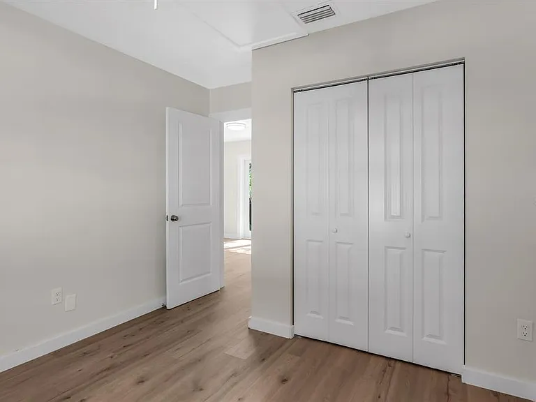 14717 Sunset St — Photo 6