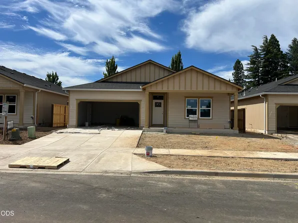 2223 Piazza Dr, Medford, OR 97501