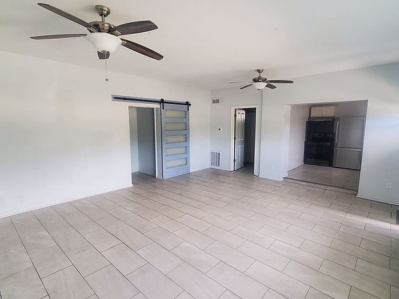 2nd image of 1034 S Spring St