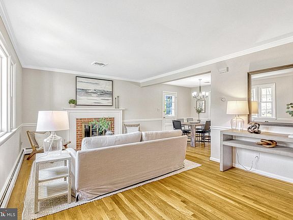 4th image of 2530 Roswell Ct