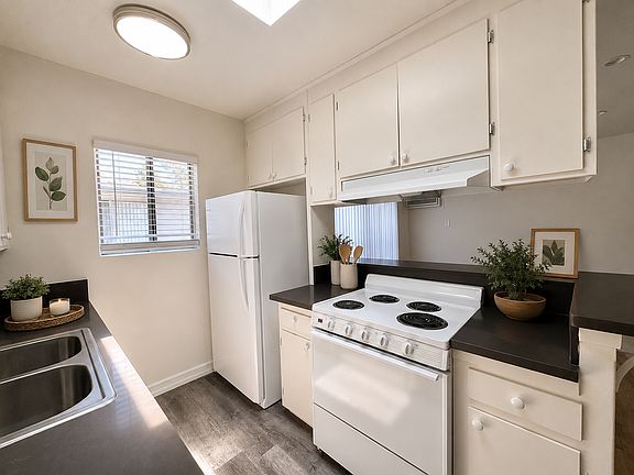 2nd image of 2030 Holly Dr #7A