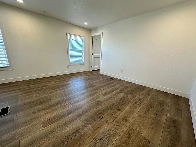 2060 N Center St #410 — Photo 9