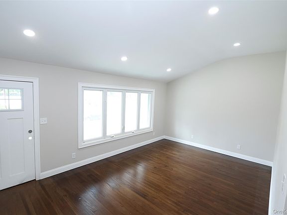 5th image of 1537 Agate Street