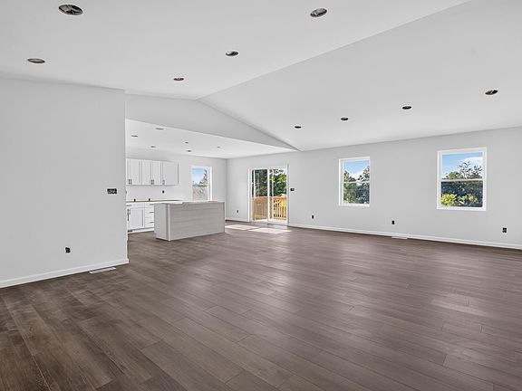 4th image of 14869 Hilltop Dr