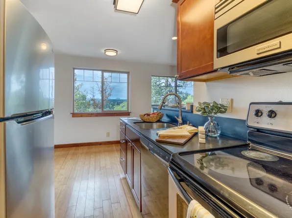 1010 NW Roanoke Ave APT 5, Bend, OR 97703
