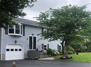 82 Nelson Rd, Cranston, RI 02921