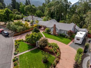 911 SE Rose Pl, Grants Pass, OR 97526