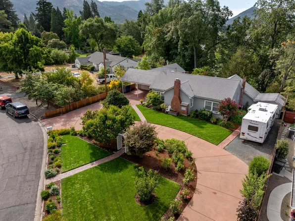 911 SE Rose Pl, Grants Pass, OR 97526