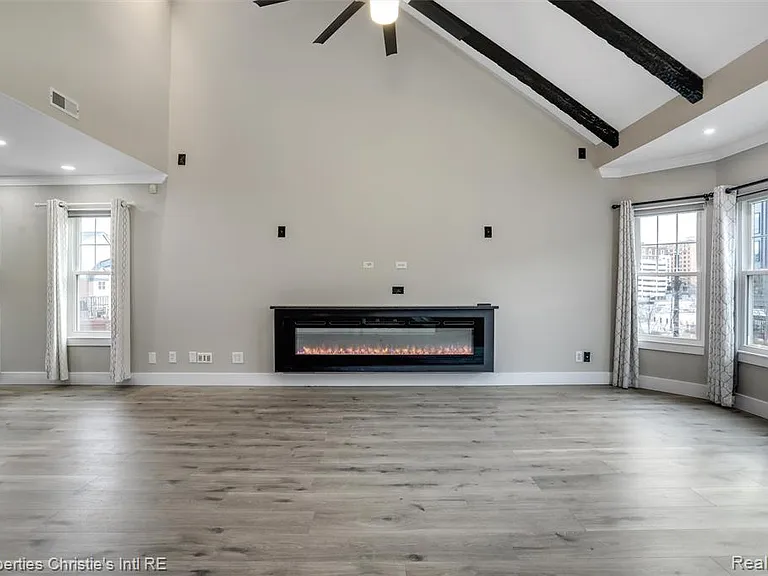 2542 Woodward Ave — Photo 8