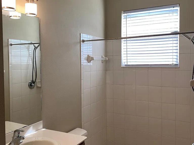 5723 Lexington Dr — Photo 9