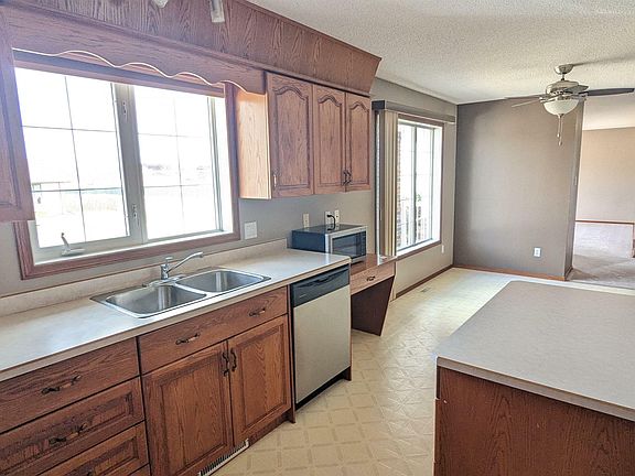 4th image of 4242 48th St