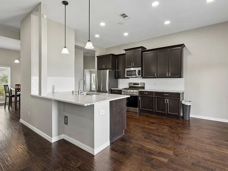 332 Hardwicke Ln — Photo 8