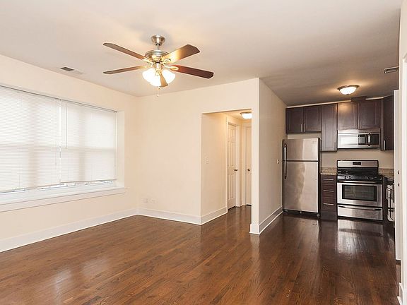 5th image of 937 W Cornelia Ave APT 301