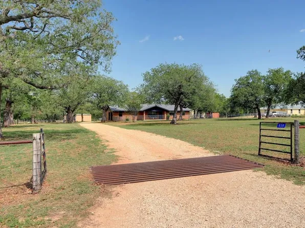 539 Woodland Dr, Fredericksburg, TX 78624