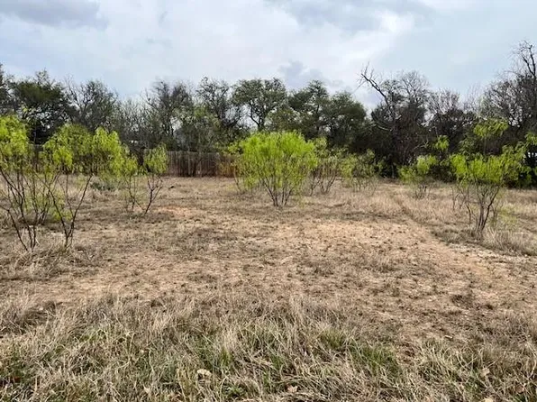 118 Settlement Dr, Fredericksburg, TX 78624