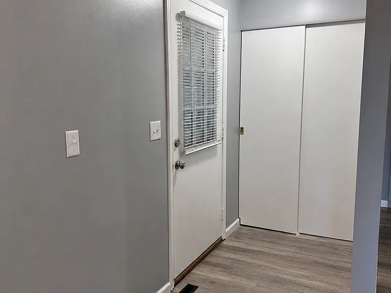 1801 W Parkway Dr #B — Photo 8