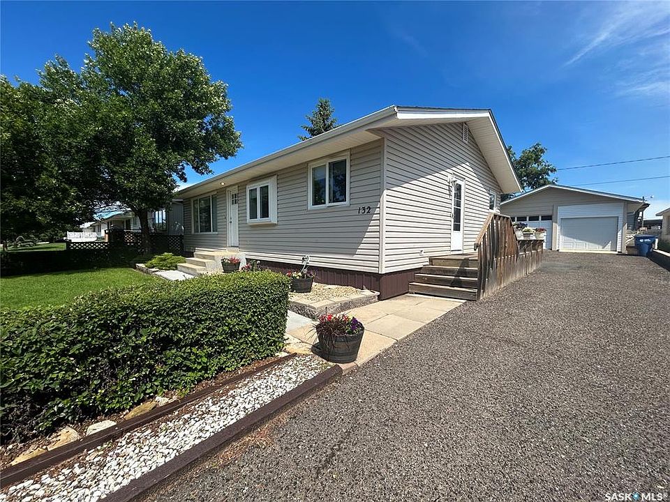 1st image of 132 Churchill AVENUE