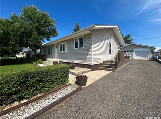 132 Churchill Ave, Coronach, SK S0H0Z0