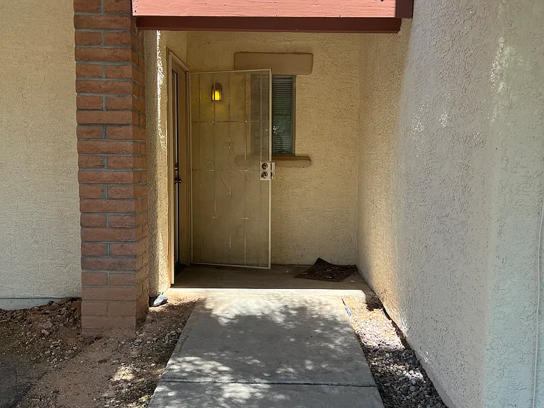 2008 W Dozemary Ct — Photo 4