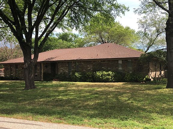 2nd image of 504 Oakcrest Dr