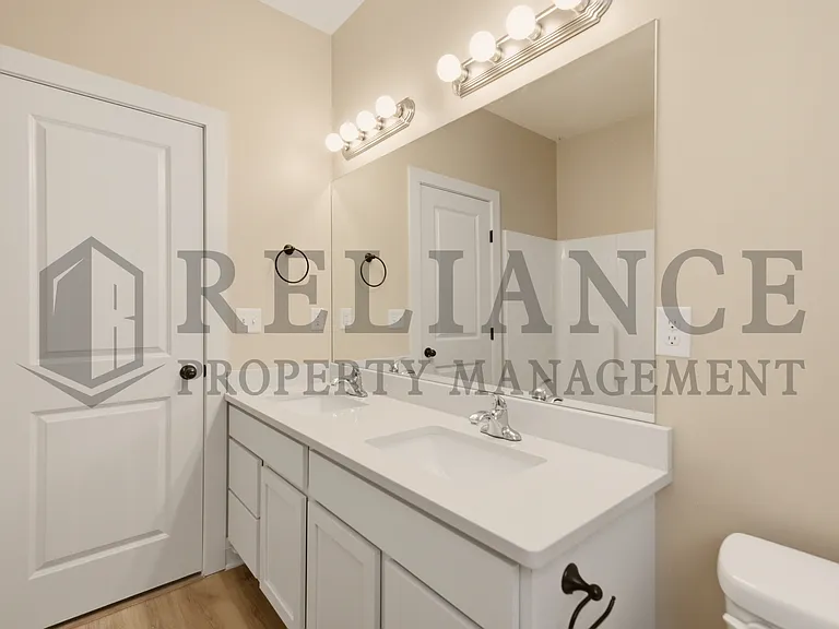 220 W May St — Photo 28