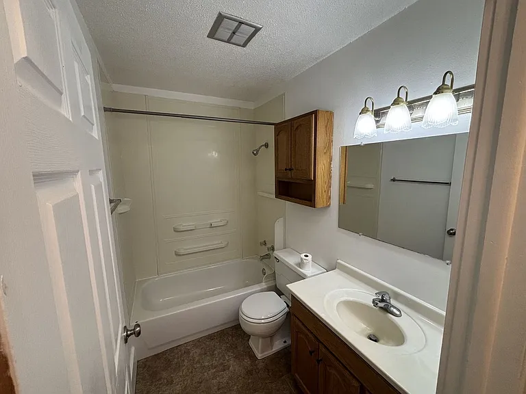 1642 Bainbridge St — Photo 6