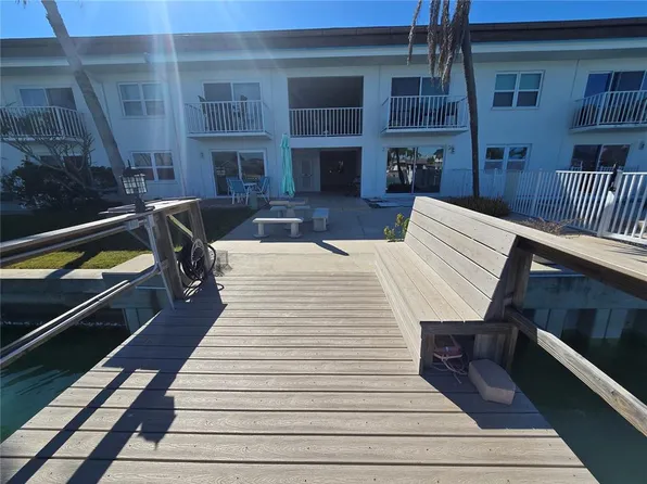 11655 3rd St E APT 8, Treasure Island, FL 33706