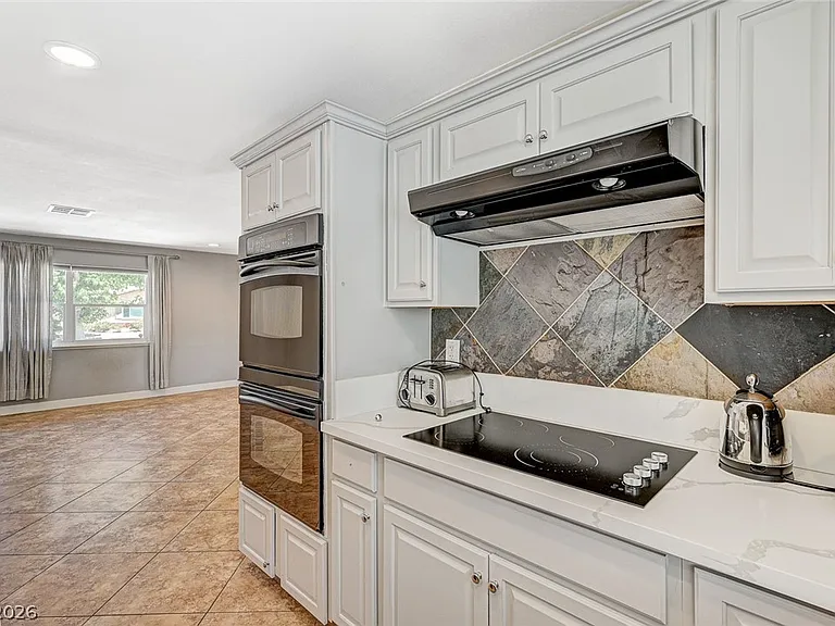 4153 Woodcrest Rd — Photo 17