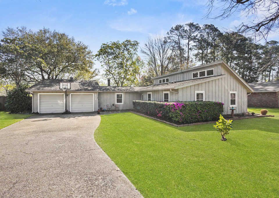 1st image of 3404 Queen Elizabeth Dr