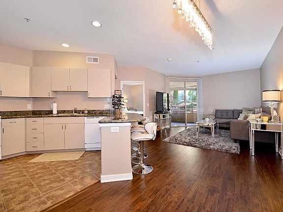 2nd image of 1501 Front St Unit 327