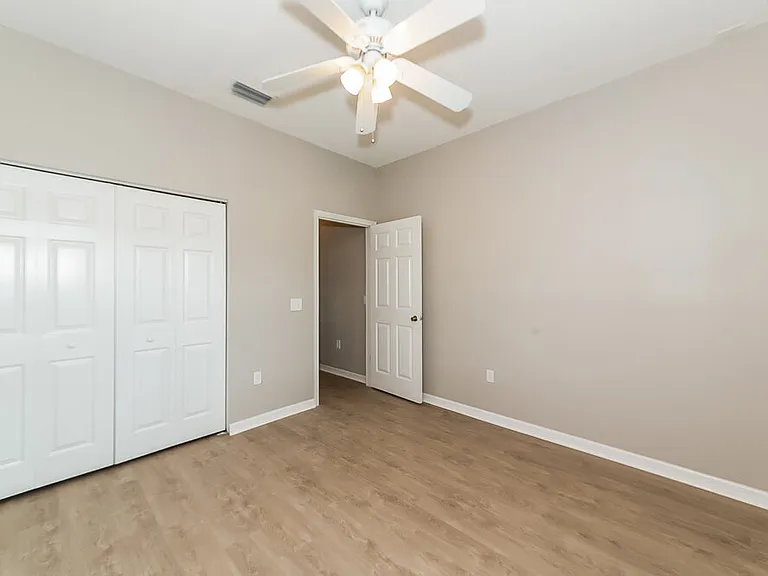944 Springwood Cir — Photo 12