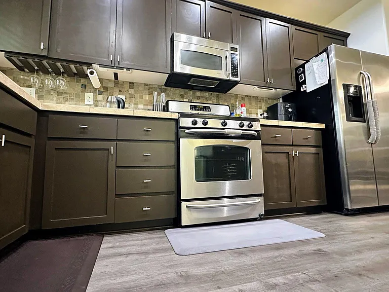 783 NE Adwick Dr — Photo 6