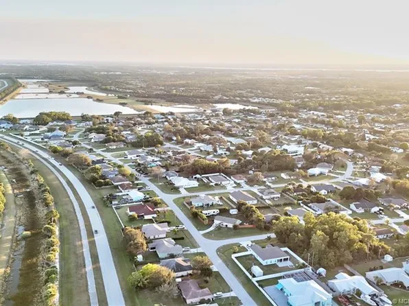 3065 SE Sumner Ln, Port Saint Lucie, FL 34952