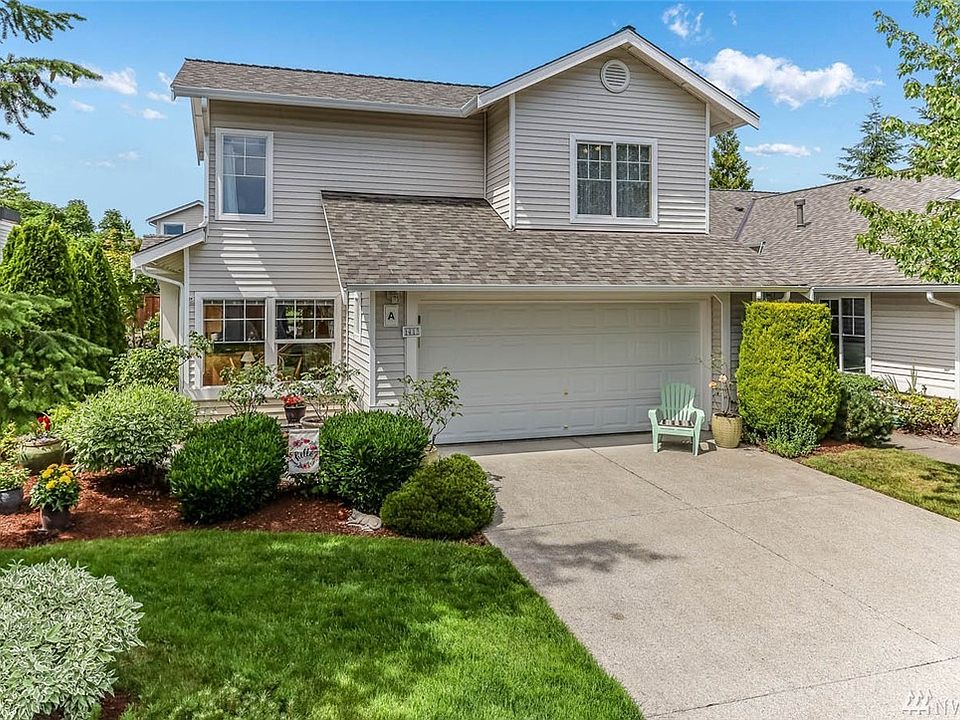 Welcome home to the gated community of Waterford at Lakeland and this fantastic 3 bedroom, 3 bathroom townhome-style condo.