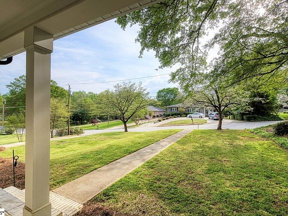 3rd image of 144 Corrine Dr