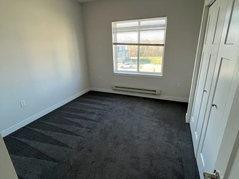 Cottage Grove Commons: 1400 N Windsor — Photo 14
