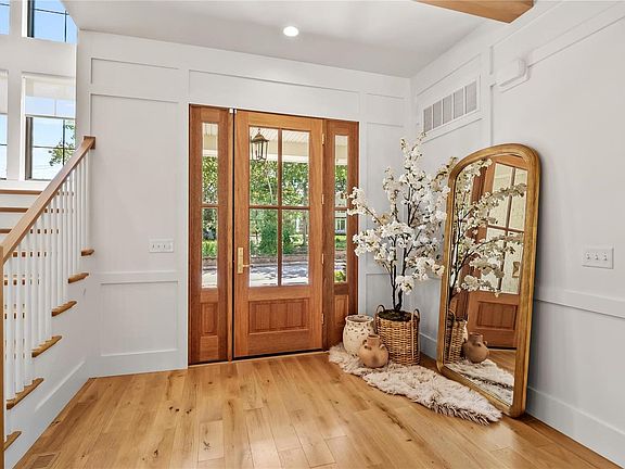 3rd image of 755 N Woodlawn Ave