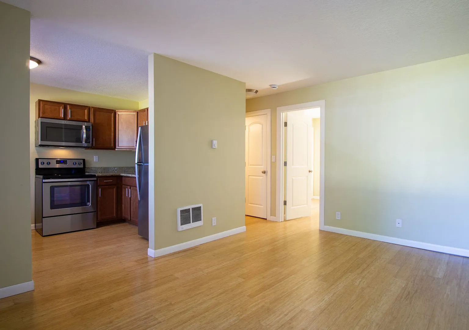 Corner 1-Bed w/Beautiful Kitchen & Off-Street Parking — Photo 3