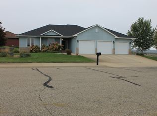 2013 Ridgeway Pl, Pierre, SD 57501